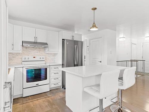 Kitchen - 21 Rue Des Moissons, Sainte-Barbe, QC - Indoor Photo Showing Kitchen