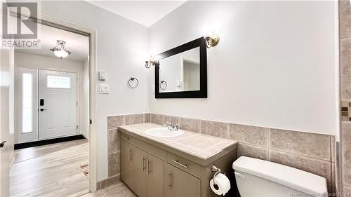 1235 Vanier, Bathurst, NB - Indoor Photo Showing Bathroom