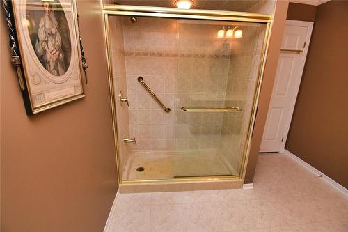 64 Gravenhurst Trail, Hamilton, ON - Indoor Photo Showing Bathroom