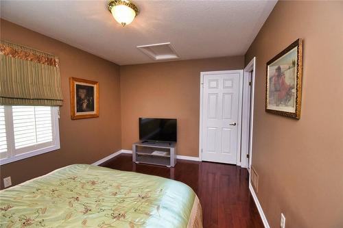 64 Gravenhurst Trail, Hamilton, ON - Indoor Photo Showing Bedroom