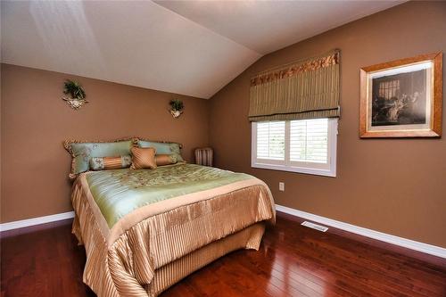 64 Gravenhurst Trail, Hamilton, ON - Indoor Photo Showing Bedroom