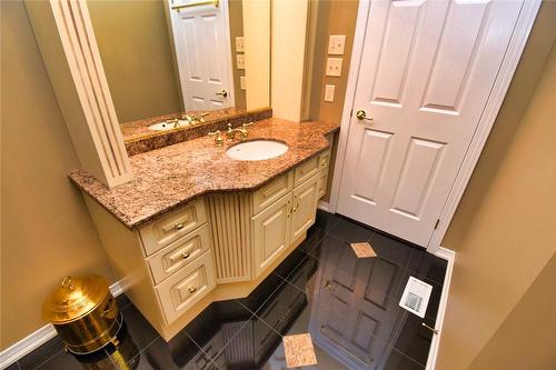 64 Gravenhurst Trail, Hamilton, ON - Indoor Photo Showing Bathroom