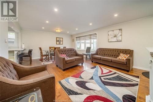 2391 Meldrum Road, Windsor, ON - Indoor Photo Showing Living Room