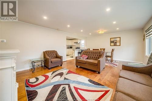 2391 Meldrum Road, Windsor, ON - Indoor Photo Showing Living Room