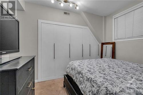 513 King Edward Avenue Unit#1, Ottawa, ON - Indoor Photo Showing Bedroom