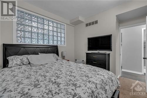 513 King Edward Avenue Unit#1, Ottawa, ON - Indoor Photo Showing Bedroom