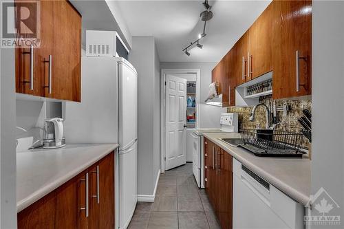 513 King Edward Avenue Unit#1, Ottawa, ON - Indoor Photo Showing Kitchen