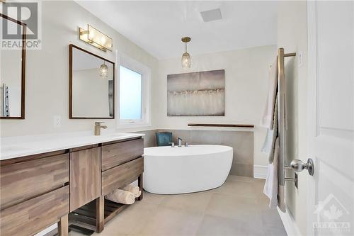 1035 Red Spruce Street, Ottawa, ON - Indoor Photo Showing Bathroom