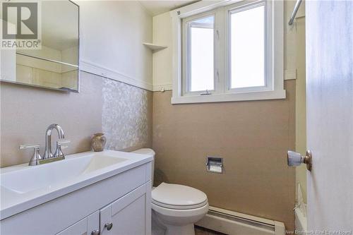 66 Whitney Avenue, Moncton, NB - Indoor Photo Showing Bathroom