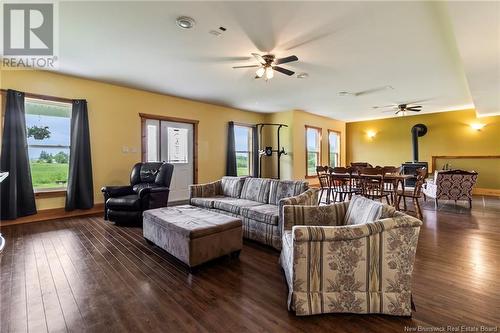 570 South Napan Road, Napan, NB - Indoor Photo Showing Living Room