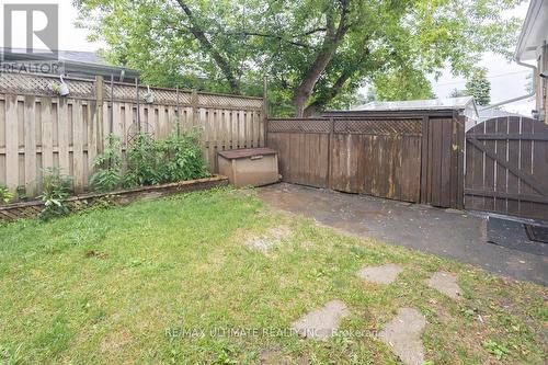 Bsmt - 404 Dovedale Drive, Whitby, ON - Outdoor