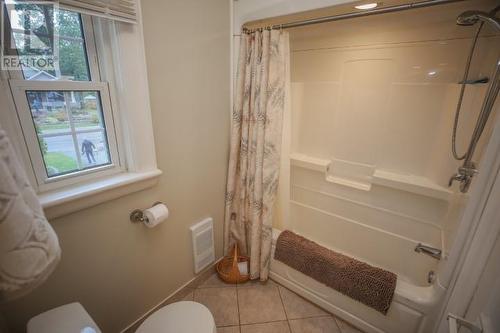 25 Jessie Street, Brockville, ON - Indoor Photo Showing Bathroom