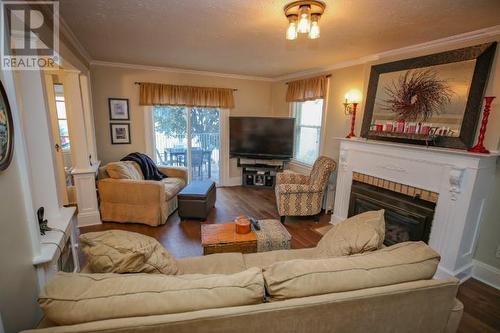 25 Jessie Street, Brockville, ON - Indoor Photo Showing Living Room With Fireplace