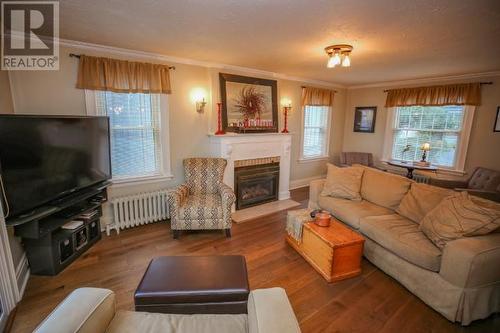 25 Jessie Street, Brockville, ON - Indoor Photo Showing Living Room With Fireplace