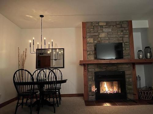 Family room - 4-225 Rue Du Mont-Plaisant, Mont-Tremblant, QC - Indoor Photo Showing Living Room With Fireplace