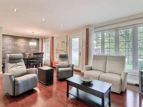 Living room - 109 Rue Bellevue, Saint-Jean-Sur-Richelieu, QC - Indoor Photo Showing Living Room