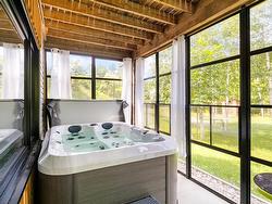 Hot tub - 