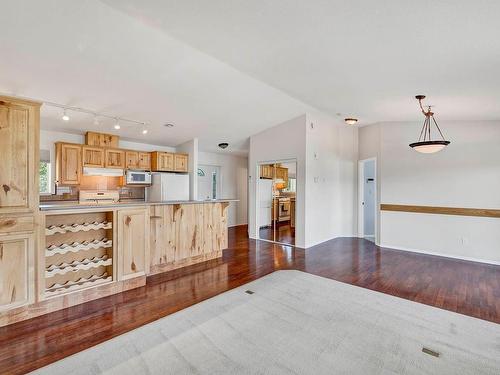 6256 Hare Road, Kamloops, BC - Indoor Photo Showing Kitchen