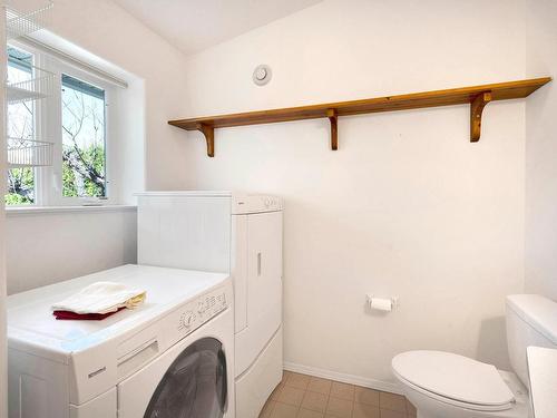 6256 Hare Road, Kamloops, BC - Indoor Photo Showing Laundry Room