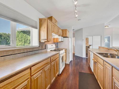 6256 Hare Road, Kamloops, BC - Indoor Photo Showing Kitchen With Double Sink