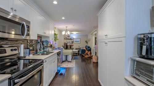 32-600 Boynton Place, Kelowna, BC - Indoor Photo Showing Kitchen With Double Sink