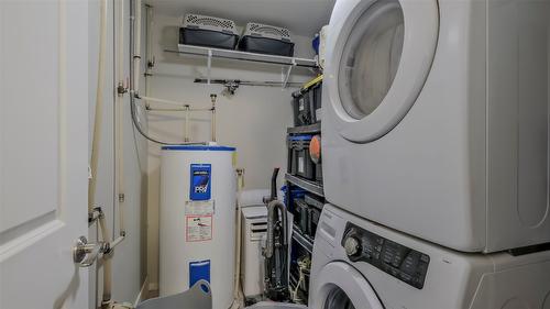 32-600 Boynton Place, Kelowna, BC - Indoor Photo Showing Laundry Room