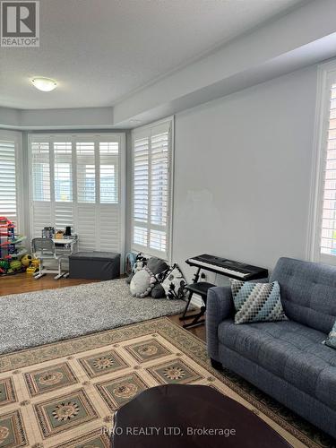 101 Inspire Boulevard, Brampton (Sandringham-Wellington North), ON - Indoor Photo Showing Living Room