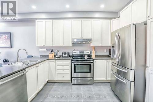 67 Lorenzo Circle, Brampton (Sandringham-Wellington), ON - Indoor Photo Showing Kitchen