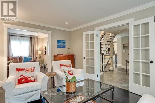 565 Patricia Drive, Oakville, ON - Indoor Photo Showing Living Room