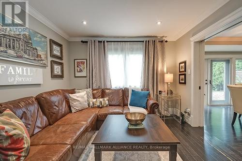 565 Patricia Drive, Oakville, ON - Indoor Photo Showing Living Room