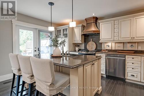 565 Patricia Drive, Oakville, ON - Indoor Photo Showing Kitchen