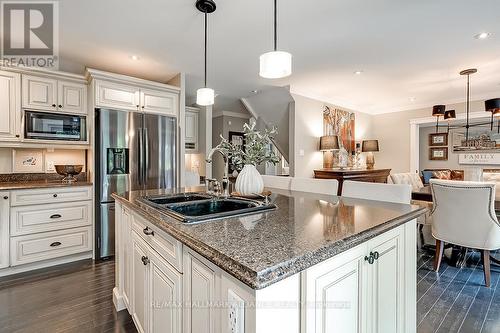 565 Patricia Drive, Oakville, ON - Indoor Photo Showing Kitchen With Double Sink With Upgraded Kitchen