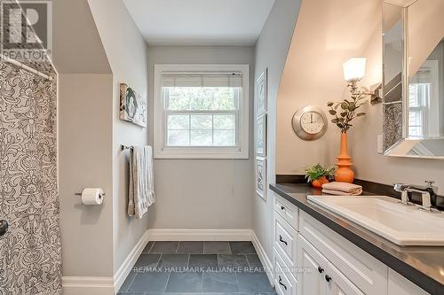 565 Patricia Drive, Oakville, ON - Indoor Photo Showing Bathroom