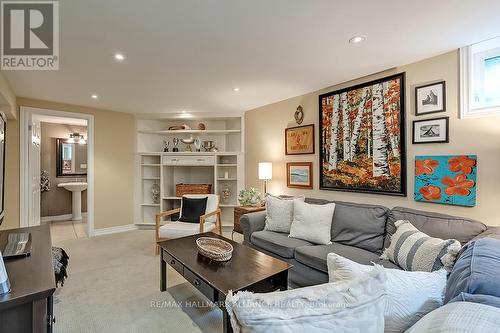 565 Patricia Drive, Oakville, ON - Indoor Photo Showing Living Room