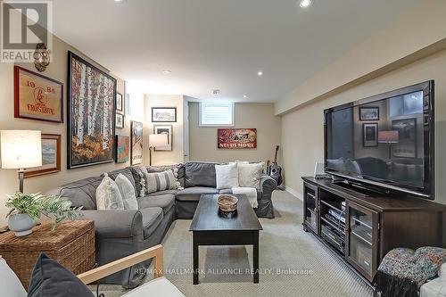 565 Patricia Drive, Oakville, ON - Indoor Photo Showing Living Room