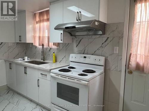 Lower - 74 Glendower Circuit, Toronto (L'Amoreaux), ON - Indoor Photo Showing Kitchen