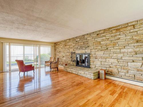 Living room - 3 22E Avenue, L'Île-Perrot, QC - Indoor Photo Showing Living Room With Fireplace