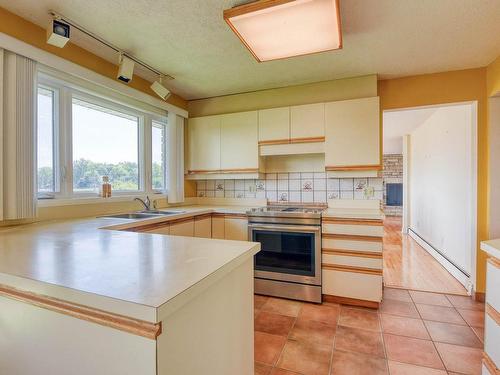 Cuisine - 3 22E Avenue, L'Île-Perrot, QC - Indoor Photo Showing Kitchen With Double Sink