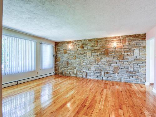 Living room - 3 22E Avenue, L'Île-Perrot, QC - Indoor Photo Showing Other Room