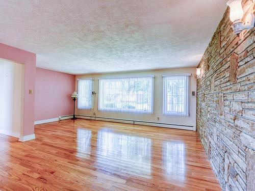 Living room - 3 22E Avenue, L'Île-Perrot, QC - Indoor Photo Showing Other Room