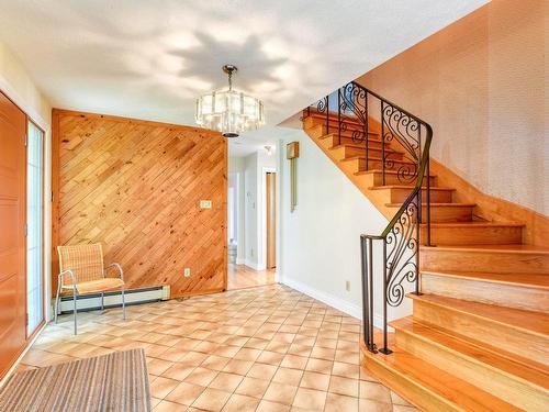 Staircase - 3 22E Avenue, L'Île-Perrot, QC - Indoor Photo Showing Other Room