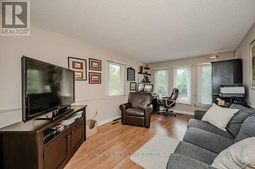 1388 Stonecutter Drive, Oakville, ON - Indoor Photo Showing Living Room