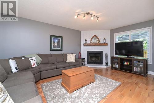 10 Livingston Drive, Caledon, ON - Indoor Photo Showing Living Room With Fireplace