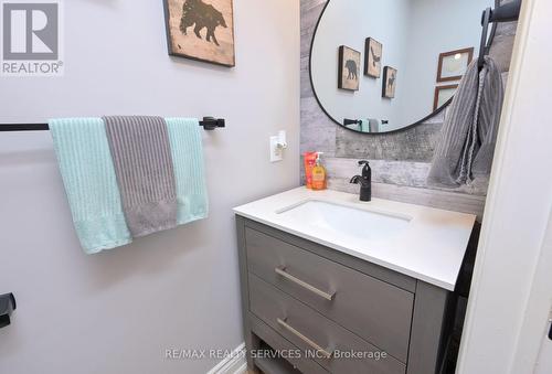 10 Livingston Drive, Caledon, ON - Indoor Photo Showing Bathroom