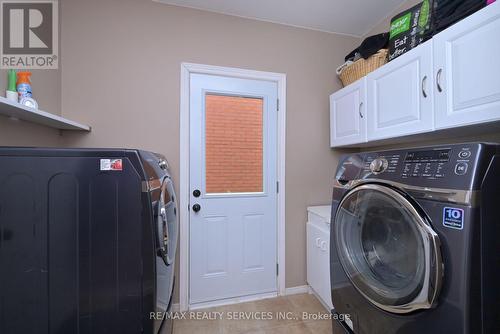 10 Livingston Drive, Caledon, ON - Indoor Photo Showing Laundry Room