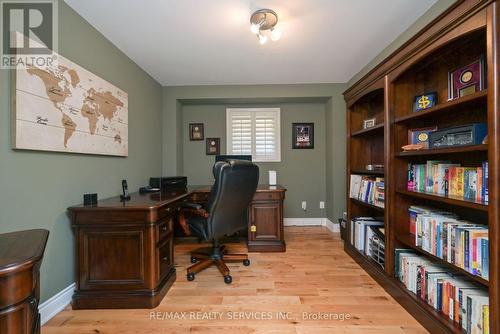 10 Livingston Drive, Caledon, ON - Indoor Photo Showing Office