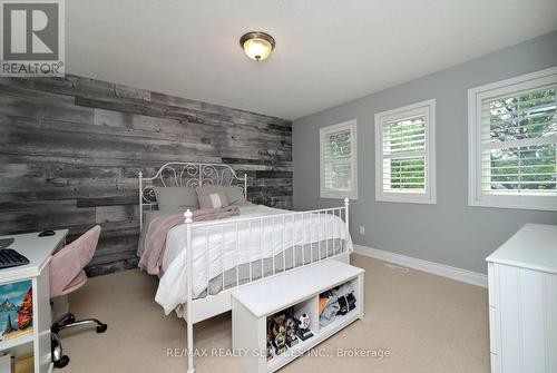 10 Livingston Drive, Caledon, ON - Indoor Photo Showing Bedroom