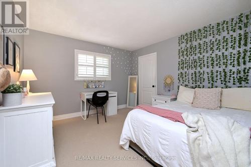 10 Livingston Drive, Caledon, ON - Indoor Photo Showing Bedroom