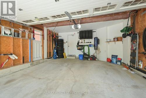 10 Livingston Drive, Caledon, ON - Indoor Photo Showing Garage