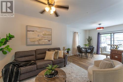 131 Ross Street, Welland, ON - Indoor Photo Showing Living Room